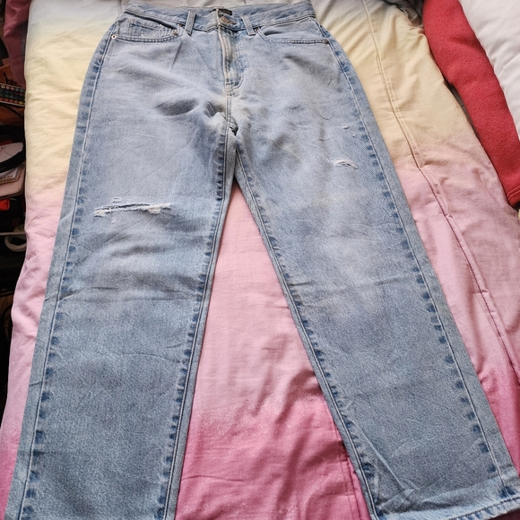 UNIQLO Light Washed Ripped Straight Leg Denim Jeans - Picture 5 of 10